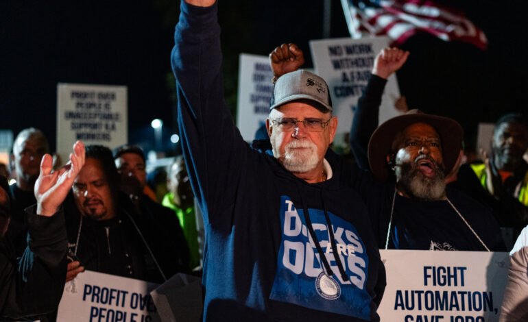 Trump Backs a Longshoremen’s Union That Supported Him