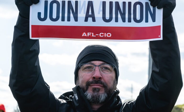 SEIU Joins Forces With AFL-CIO Ahead of New Trump Era