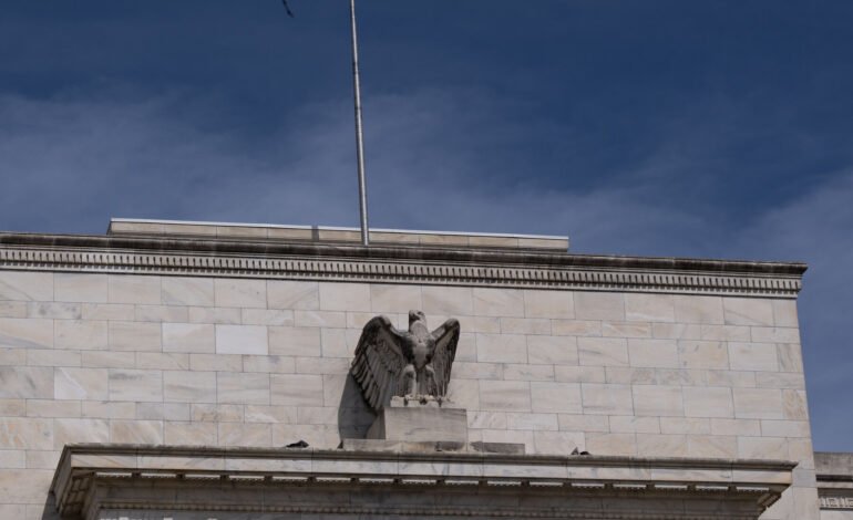 Solid Labor Market Gives Fed Cover to Extend Rate Pause